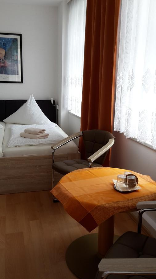 Pension Am Renner Dresde Exterior foto